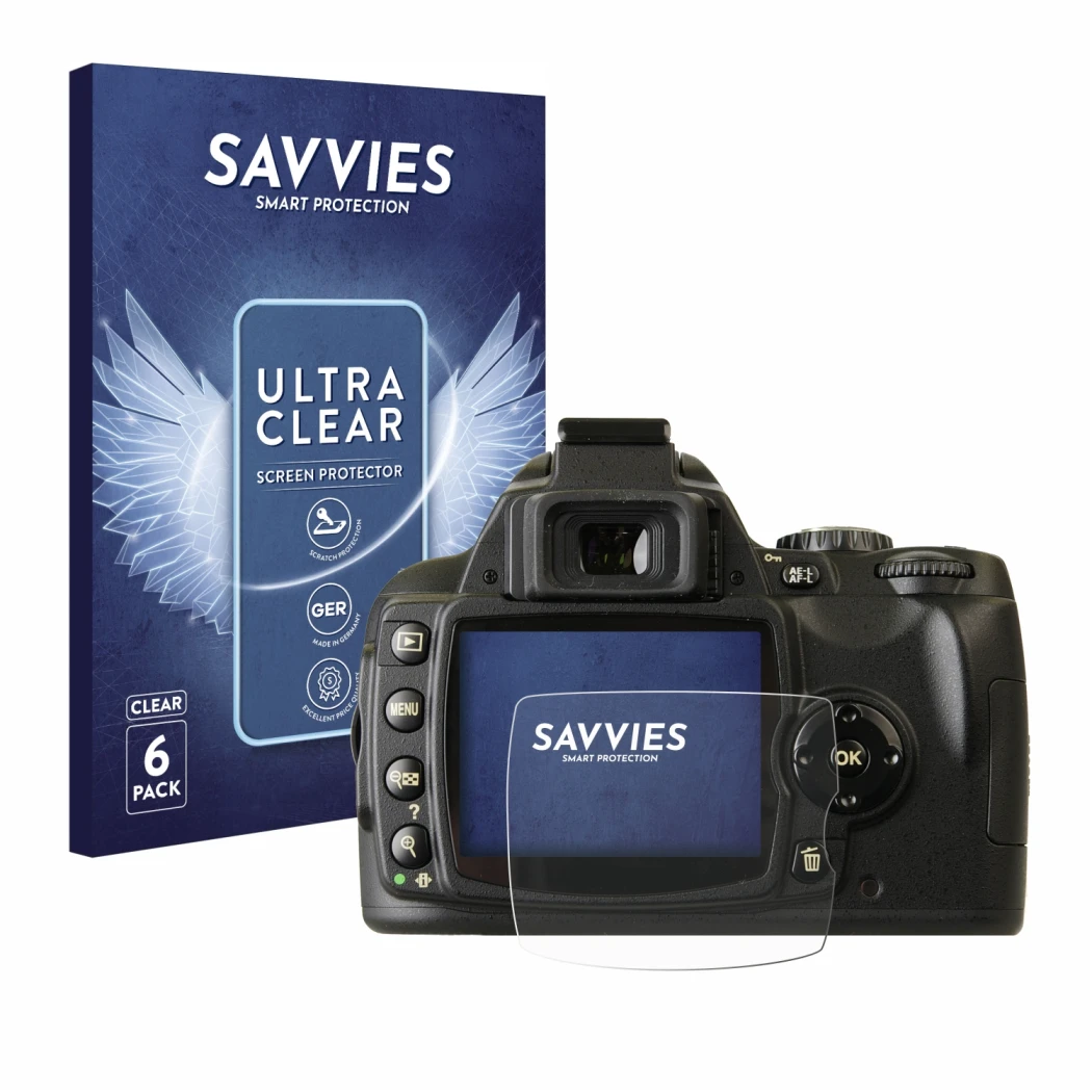 Face avant d’un emballage produit avec le logo de la marque Savvies. À côté, l’appareil Nikon D40x est représenté avec la prot