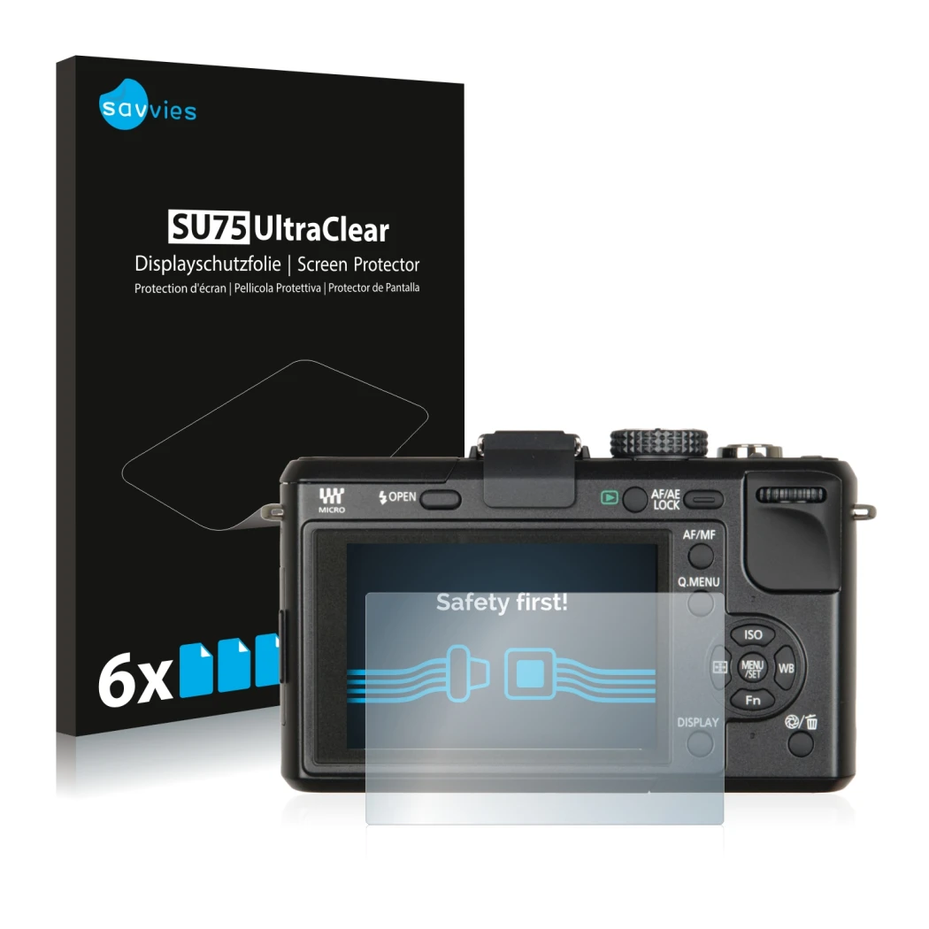 Face avant d’un emballage produit avec le logo de la marque Savvies. À côté, l’appareil Panasonic Lumix DMC-GF1 est représenté