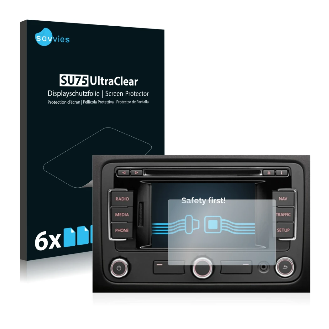 Face avant d’un emballage produit avec le logo de la marque Savvies. À côté, l’appareil Volkswagen Passat B7 2010-2015 RNS 315