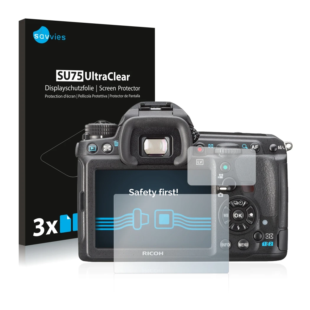 Face avant d’un emballage produit avec le logo de la marque Savvies. À côté, l’appareil Pentax K3, K-3 est représenté avec la 