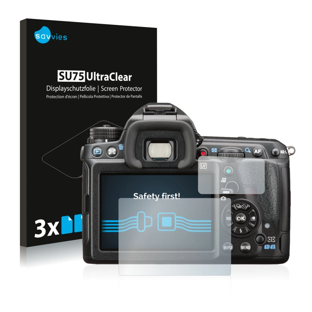 Face avant d’un emballage produit avec le logo de la marque Savvies. À côté, l’appareil Pentax K-3 II est représenté avec la p