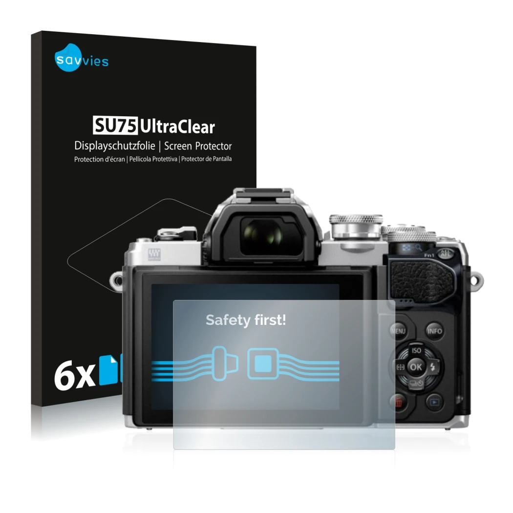 Face avant d’un emballage produit avec le logo de la marque Savvies. À côté, l’appareil Olympus OM-D E-M10 Mark III est représ