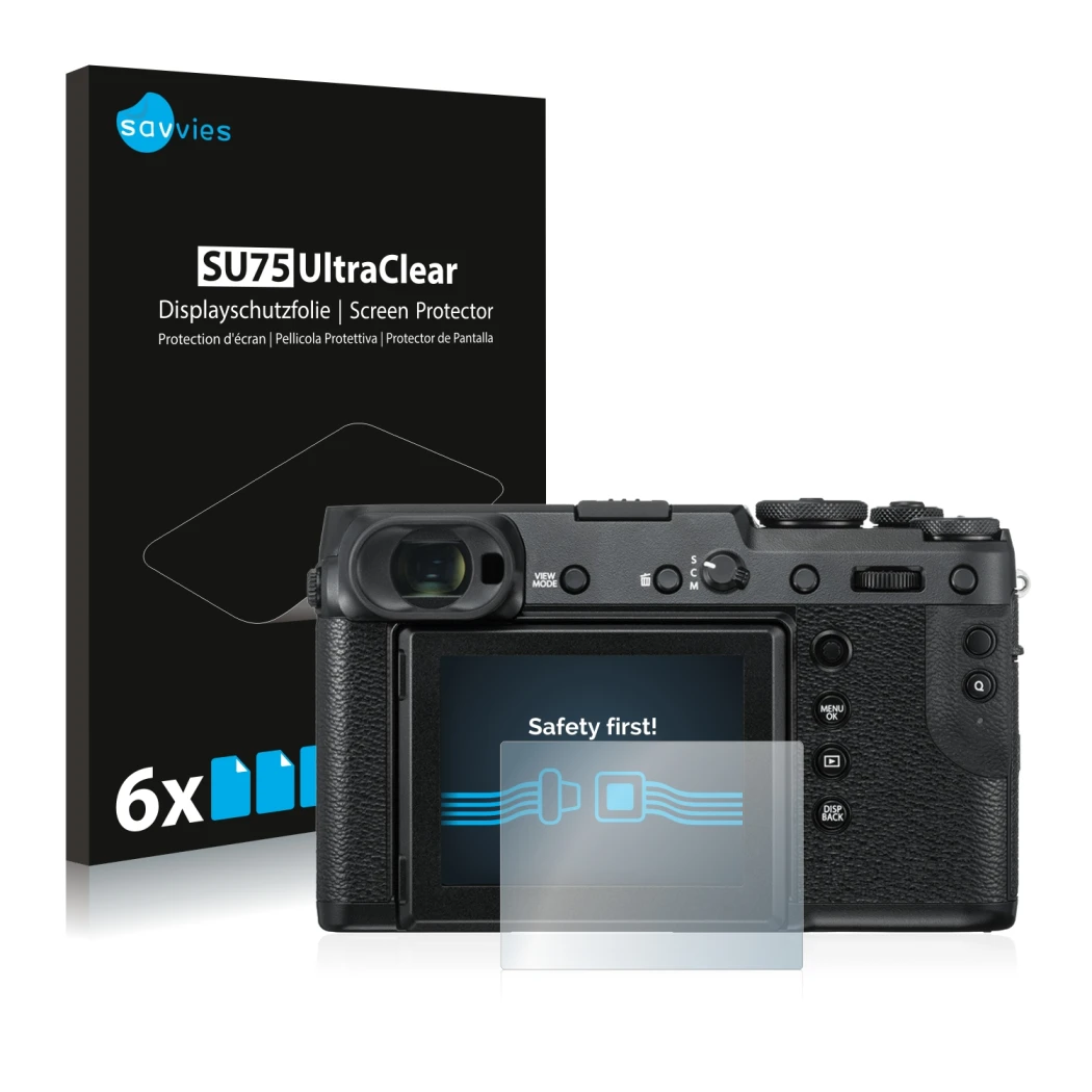 Face avant d’un emballage produit avec le logo de la marque Savvies. À côté, l’appareil Fujifilm GFX 50R est représenté avec l