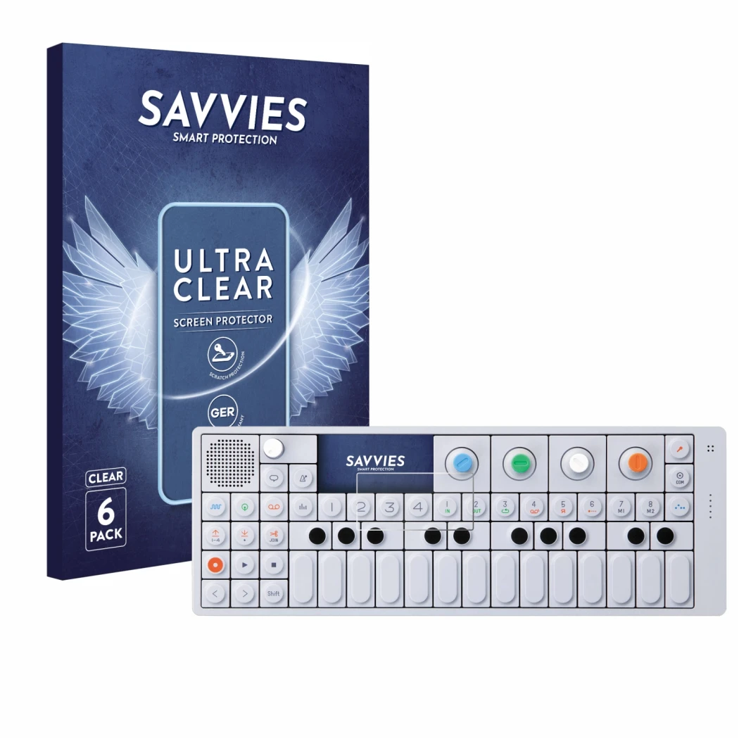 Face avant d’un emballage produit avec le logo de la marque Savvies. À côté, l’appareil Teenage Engineering OP-1 Sampler & Con