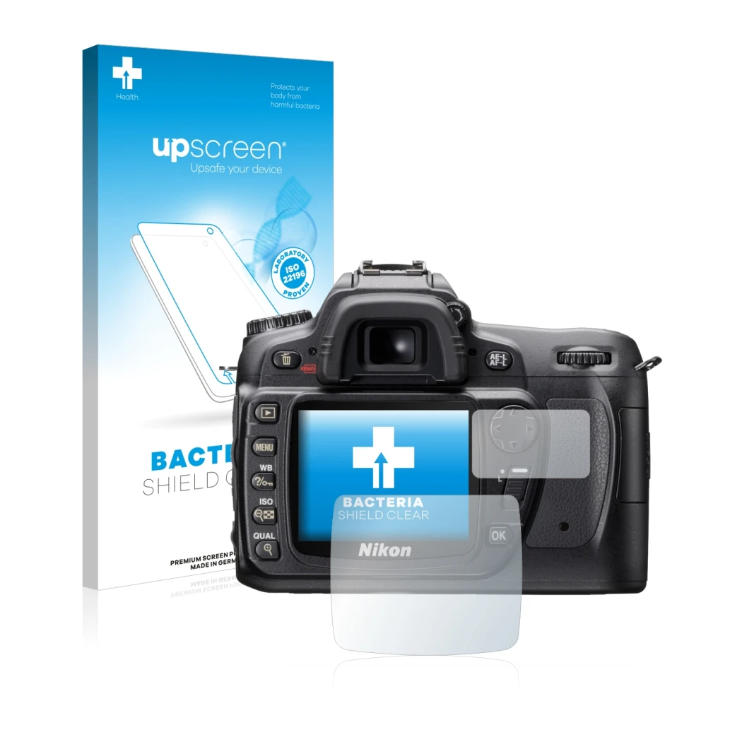 Face avant d’un emballage produit avec le logo de la marque upscreen. À côté, l’appareil Nikon D80 est représenté avec la prot