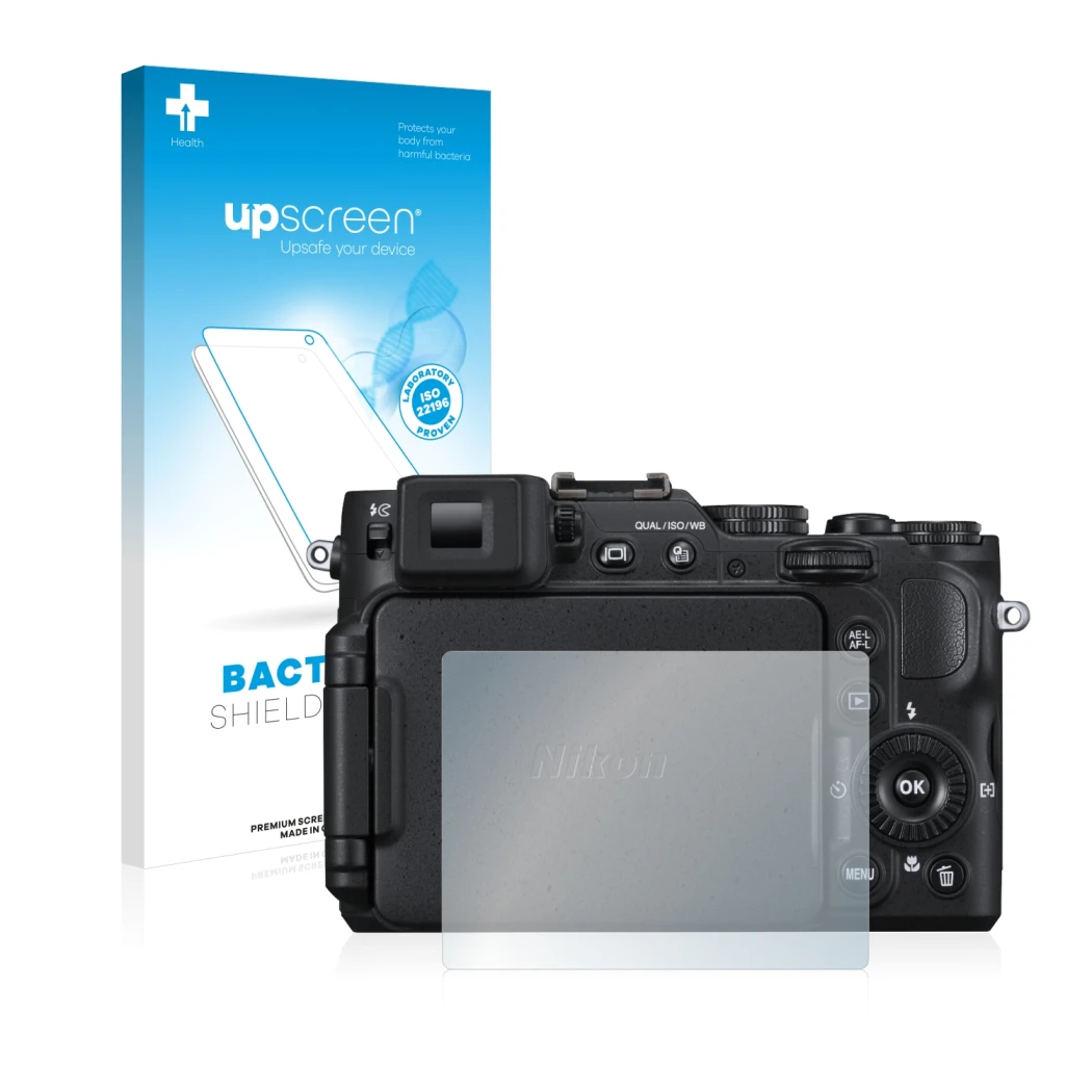 Face avant d’un emballage produit avec le logo de la marque upscreen. À côté, l’appareil Nikon Coolpix P7800 est représenté av