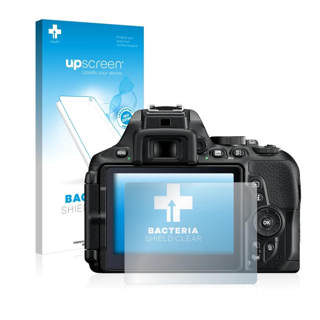 Face avant d’un emballage produit avec le logo de la marque upscreen. À côté, l’appareil Nikon D5600 est représenté avec la pr