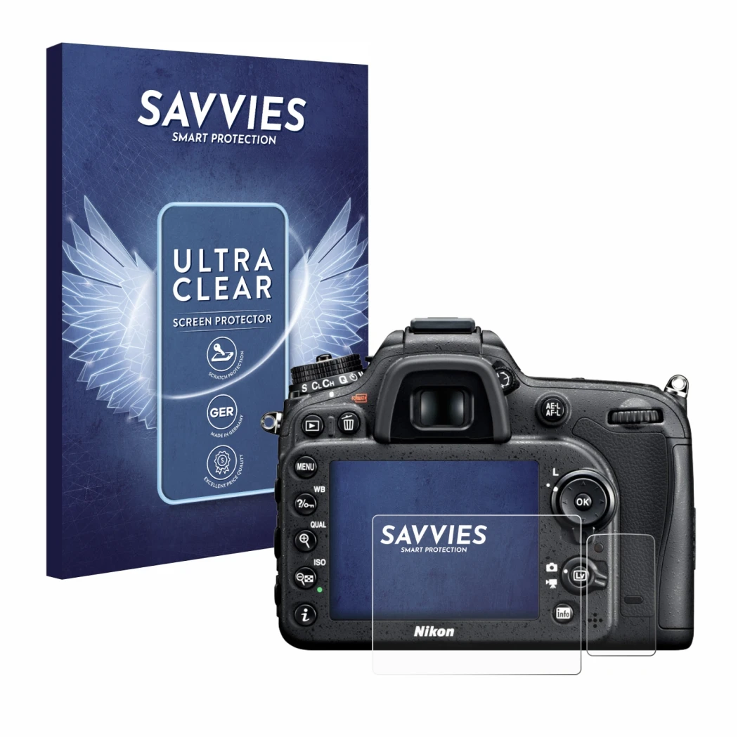 Face avant d’un emballage produit avec le logo de la marque Savvies. À côté, l’appareil Nikon D7100 est représenté avec la pro