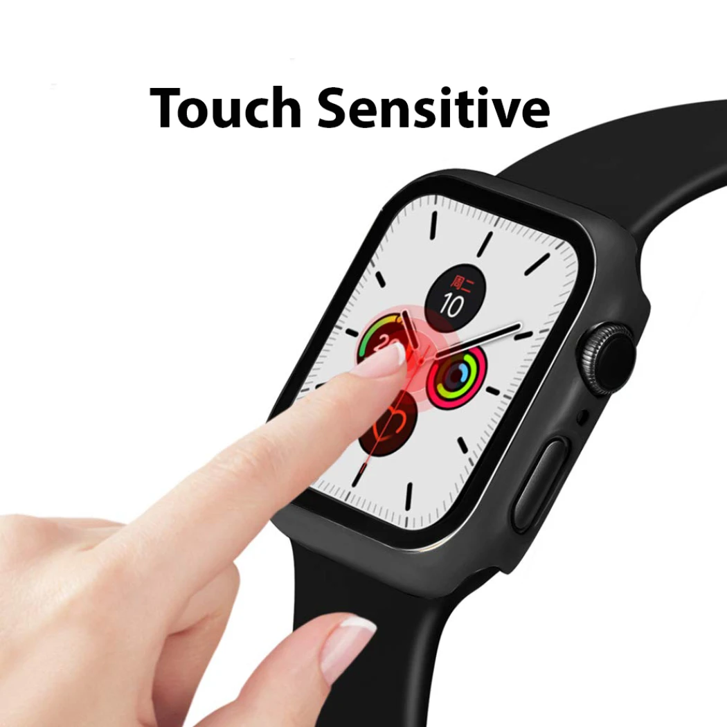 Doigt touchant l'écran protégé de la montre