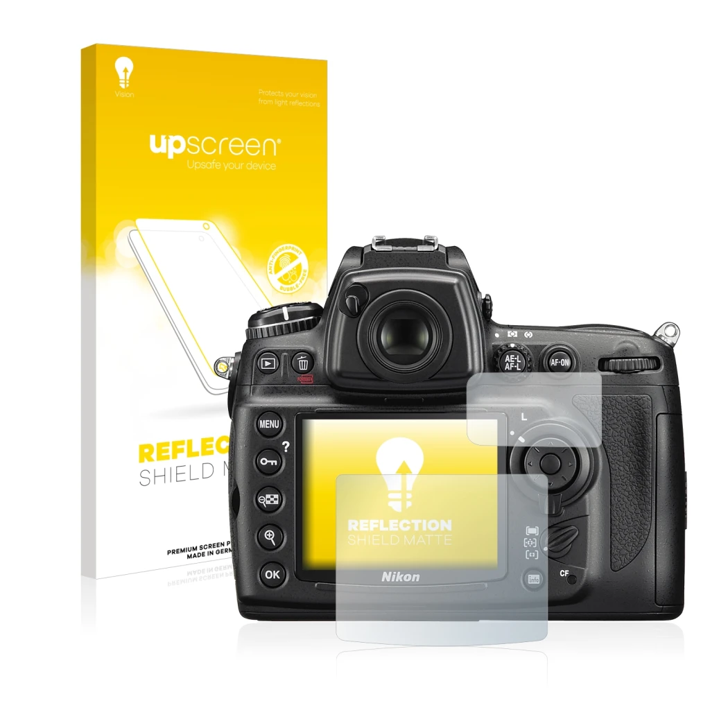 Face avant d’un emballage produit avec le logo de la marque upscreen. À côté, l’appareil Nikon D700 est représenté avec la pro