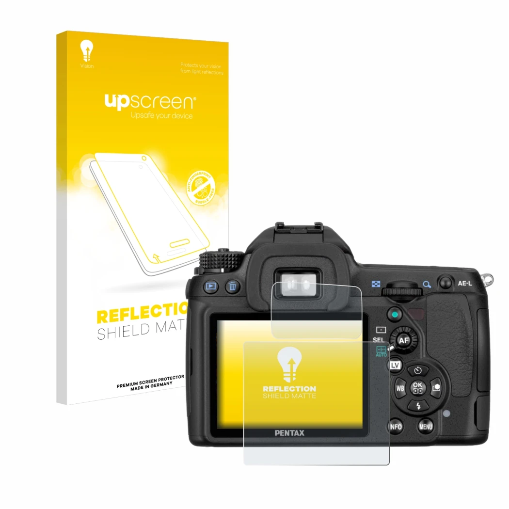 Face avant d’un emballage produit avec le logo de la marque upscreen. À côté, l’appareil Pentax K5, K-5 est représenté avec la