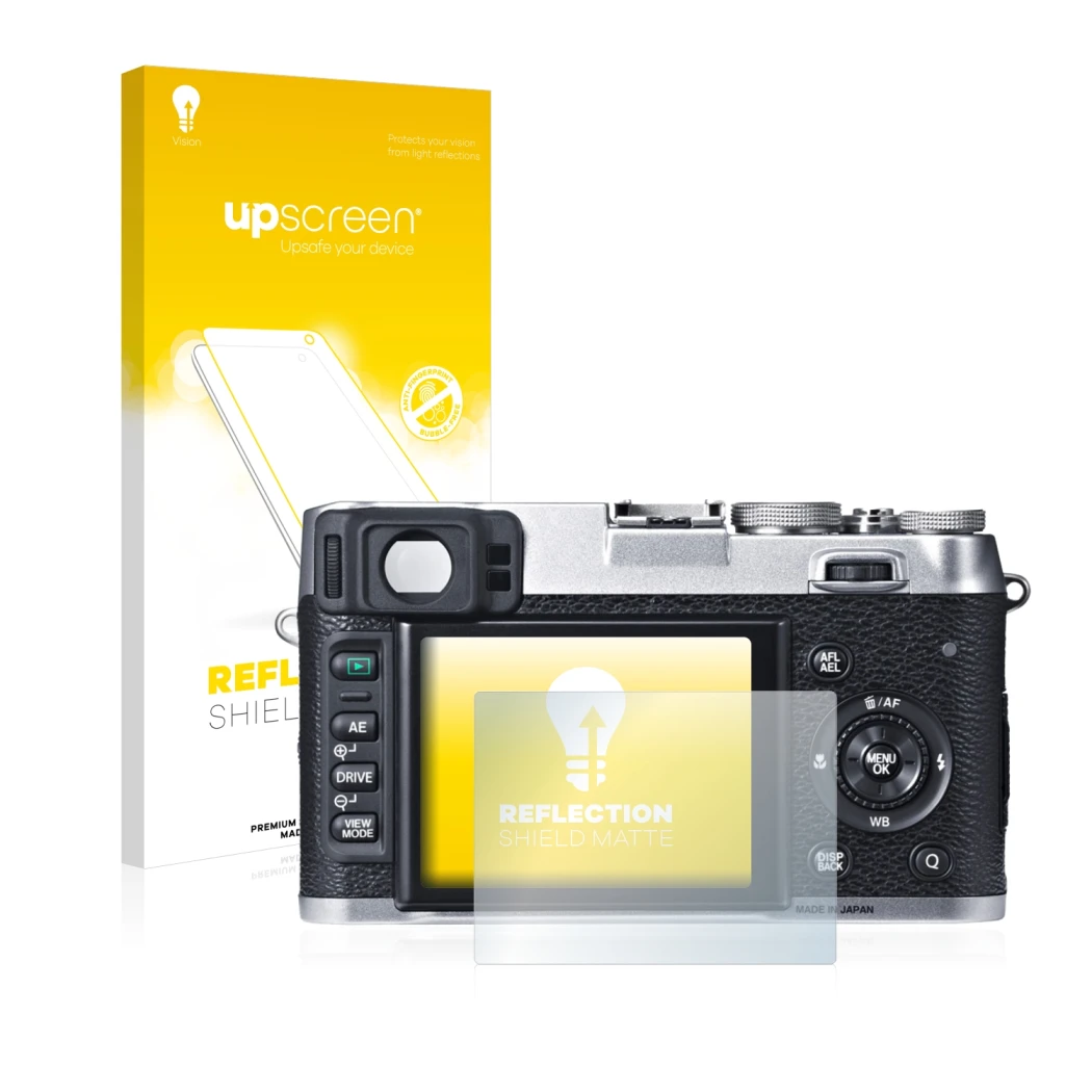 Face avant d’un emballage produit avec le logo de la marque upscreen. À côté, l’appareil Fujifilm X100S est représenté avec la
