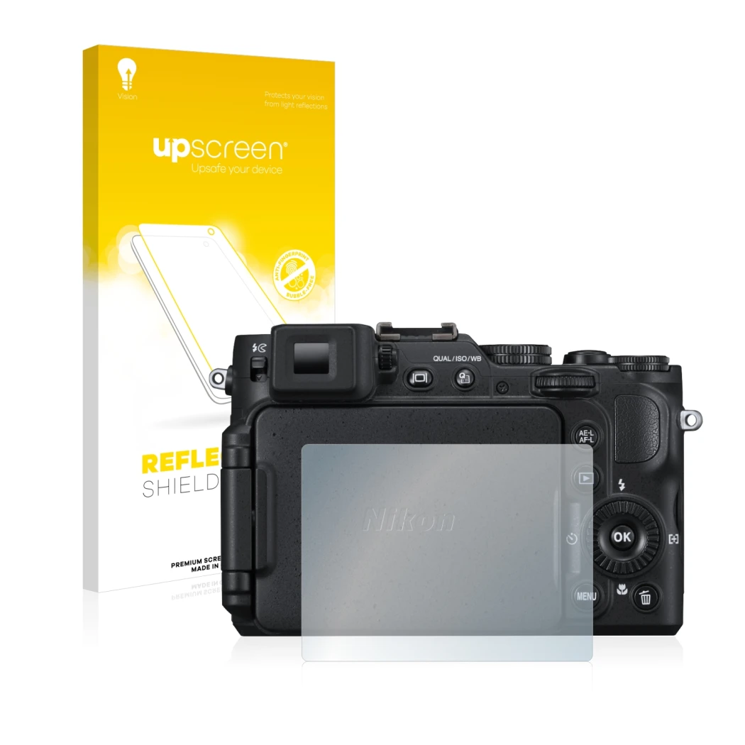 Face avant d’un emballage produit avec le logo de la marque upscreen. À côté, l’appareil Nikon Coolpix P7800 est représenté av