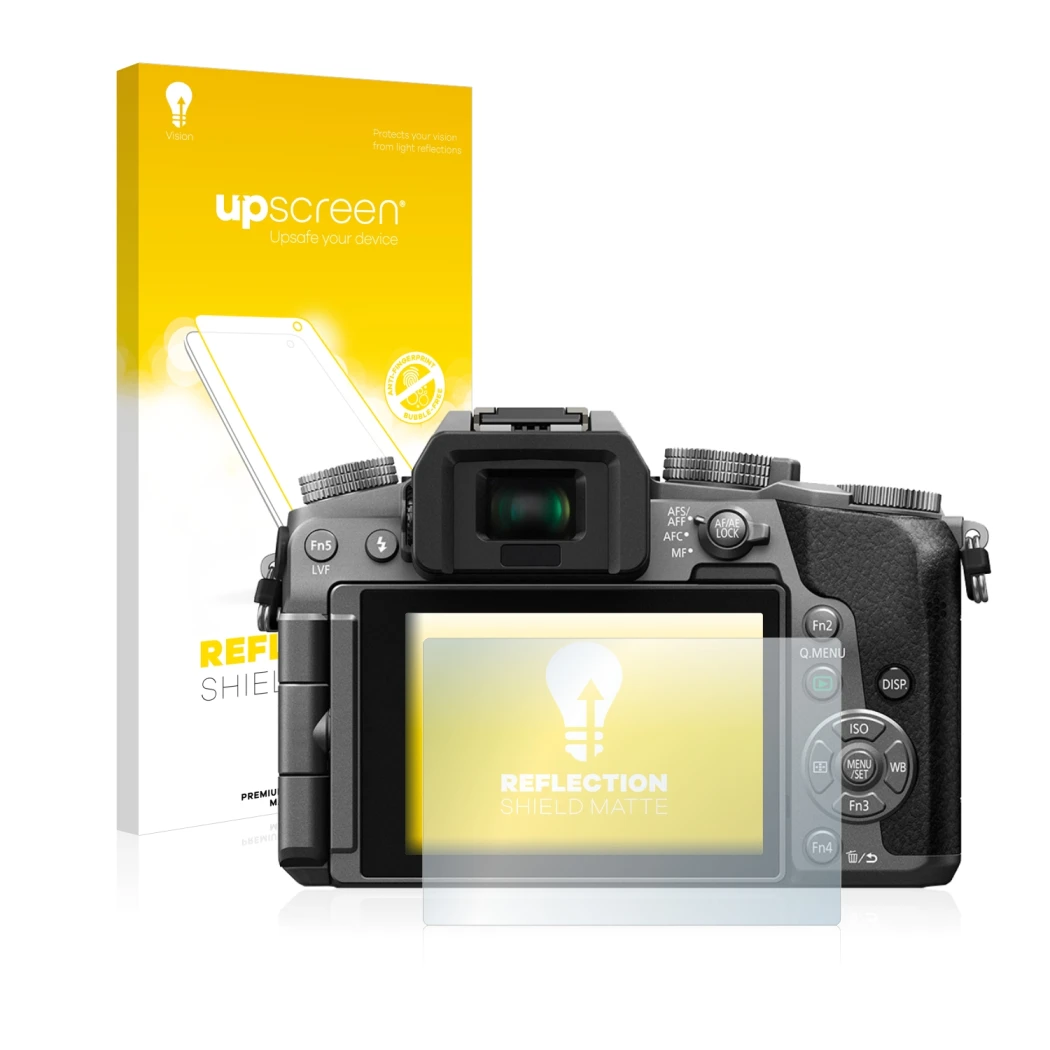 Face avant d’un emballage produit avec le logo de la marque upscreen. À côté, l’appareil Panasonic Lumix DMC-G70 est représent