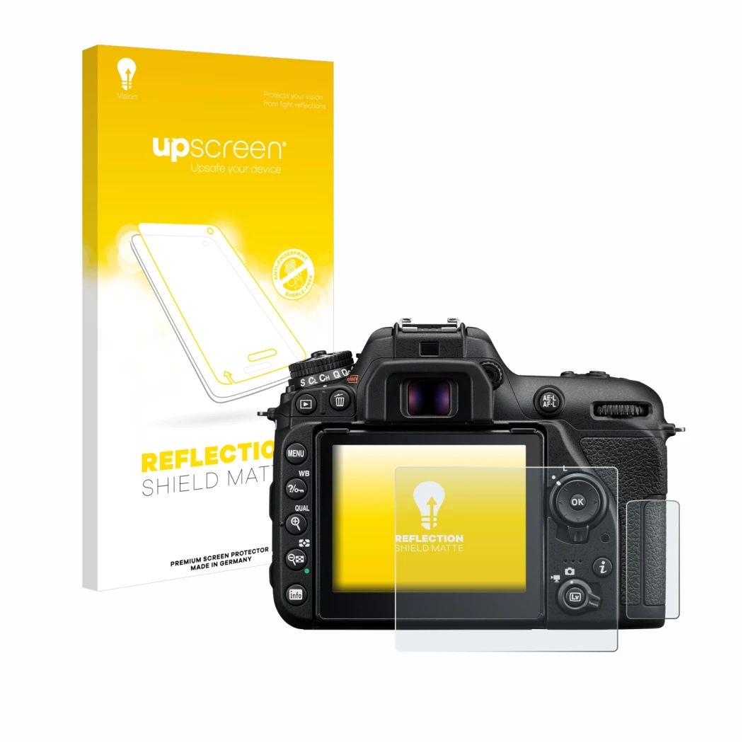 Face avant d’un emballage produit avec le logo de la marque upscreen. À côté, l’appareil Nikon D7500 est représenté avec la pr