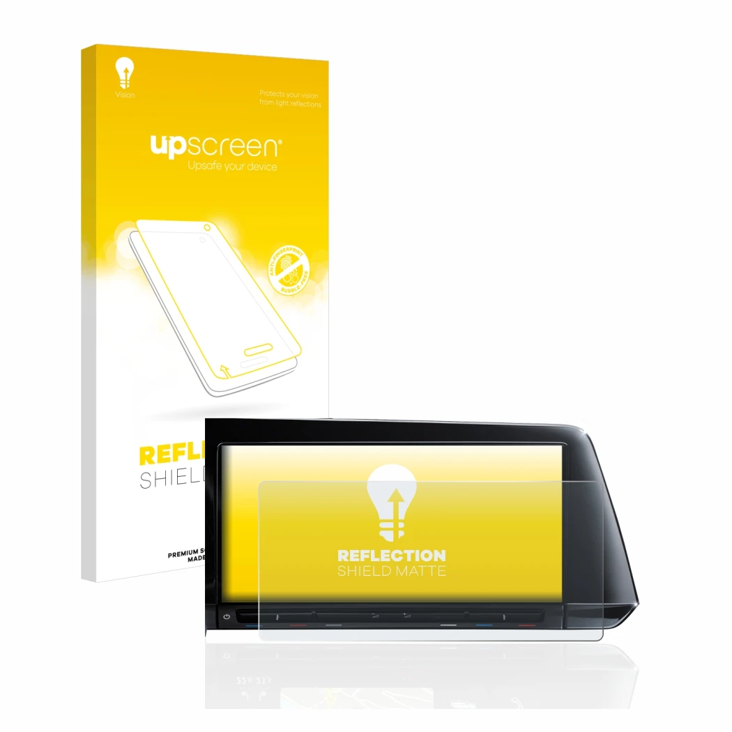 Face avant d’un emballage produit avec le logo de la marque upscreen. À côté, l’appareil Volkswagen Golf 8 2020 Discover Pro 1