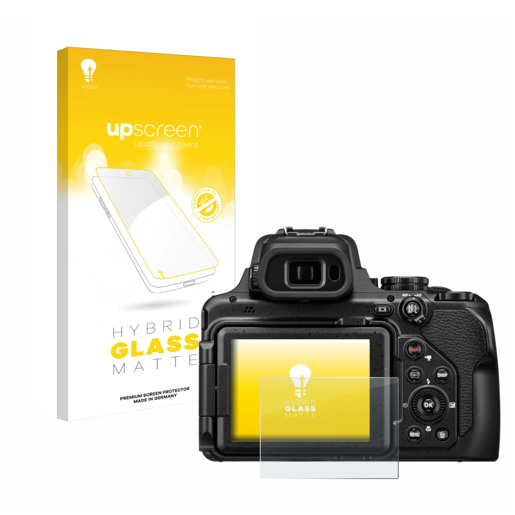 Face avant d’un emballage produit avec le logo de la marque upscreen. À côté, l’appareil Nikon Coolpix P1100 est représenté av