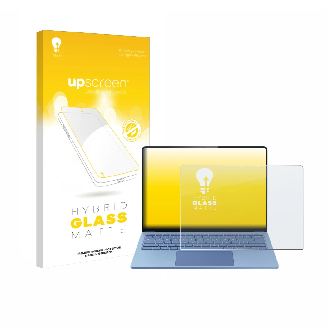 Face avant d’un emballage produit avec le logo de la marque upscreen. À côté, l’appareil Microsoft Surface Laptop 13.8