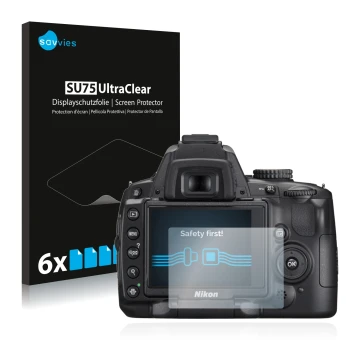 Face avant d’un emballage produit avec le logo de la marque Savvies. À côté, l’appareil Nikon D5000 est représenté avec la pro