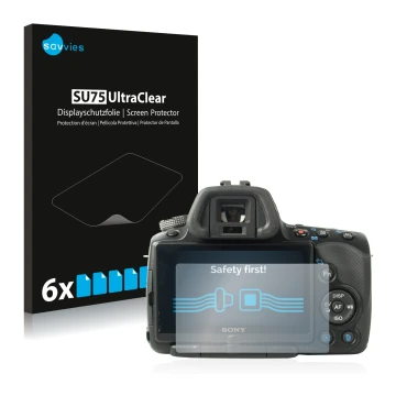 Face avant d’un emballage produit avec le logo de la marque Savvies. À côté, l’appareil Sony Alpha 55 (SLT-A55V) est représent