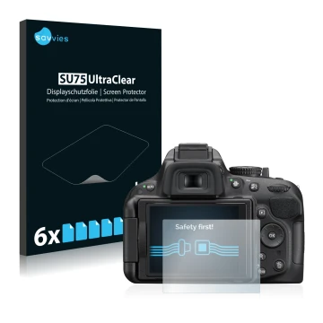 Face avant d’un emballage produit avec le logo de la marque Savvies. À côté, l’appareil Nikon D5200 est représenté avec la pro