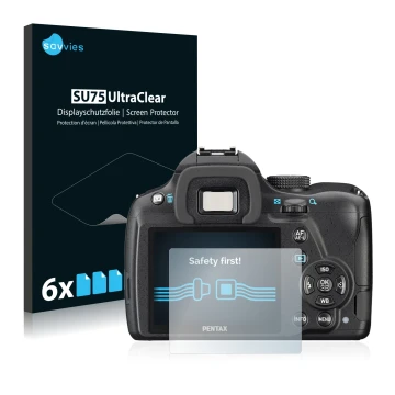 Face avant d’un emballage produit avec le logo de la marque Savvies. À côté, l’appareil Pentax K-50 est représenté avec la pro