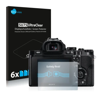 Face avant d’un emballage produit avec le logo de la marque Savvies. À côté, l’appareil Sony Alpha 7 (ILCE-7) est représenté a