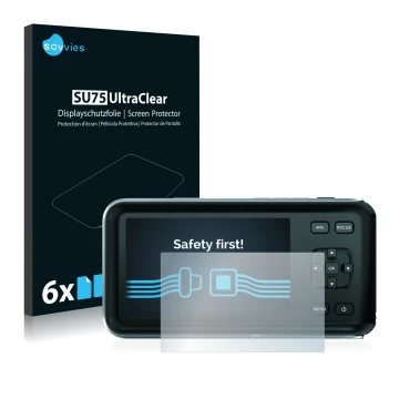 Face avant d’un emballage produit avec le logo de la marque Savvies. À côté, l’appareil Blackmagic Pocket Cinema Camera est re