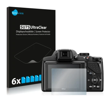 Face avant d’un emballage produit avec le logo de la marque Savvies. À côté, l’appareil Nikon Coolpix P530 est représenté avec