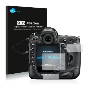 Face avant d’un emballage produit avec le logo de la marque Savvies. À côté, l’appareil Nikon D4S est représenté avec la prote