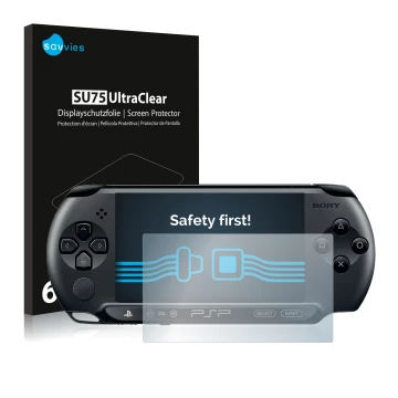 Face avant d’un emballage produit avec le logo de la marque Savvies. À côté, l’appareil Sony PSP 2000 est représenté avec la p