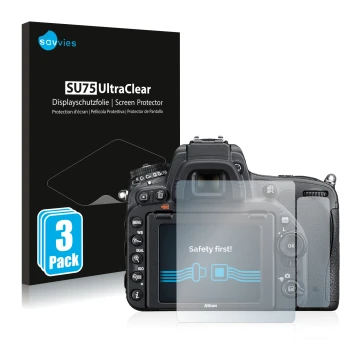 Face avant d’un emballage produit avec le logo de la marque Savvies. À côté, l’appareil Nikon D750 est représenté avec la prot