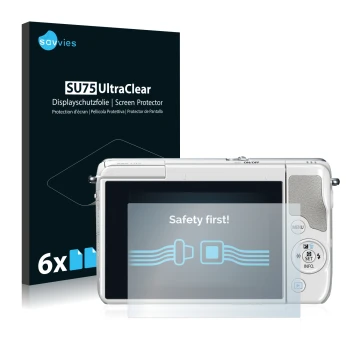 Face avant d’un emballage produit avec le logo de la marque Savvies. À côté, l’appareil Canon EOS M10 est représenté avec la p