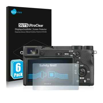 Face avant d’un emballage produit avec le logo de la marque Savvies. À côté, l’appareil Sony Alpha 6500 est représenté avec la