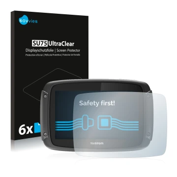 Face avant d’un emballage produit avec le logo de la marque Savvies. À côté, l’appareil TomTom Rider 450 est représenté avec l