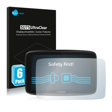 Face avant d’un emballage produit avec le logo de la marque Savvies. À côté, l’appareil TomTom GO 6250 est représenté avec la 