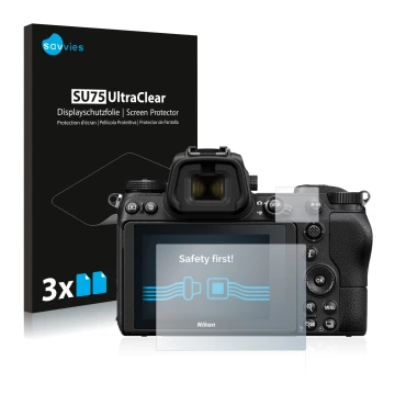 Face avant d’un emballage produit avec le logo de la marque Savvies. À côté, l’appareil Nikon Z 6 est représenté avec la prote