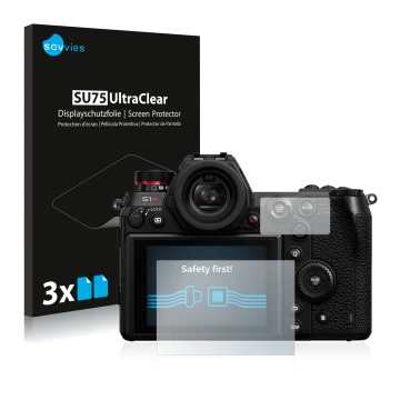 Face avant d’un emballage produit avec le logo de la marque Savvies. À côté, l’appareil Panasonic Lumix DC-S1R est représenté 