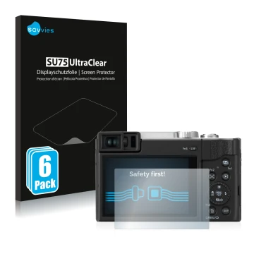 Face avant d’un emballage produit avec le logo de la marque Savvies. À côté, l’appareil Panasonic Lumix DC-TZ96 est représenté