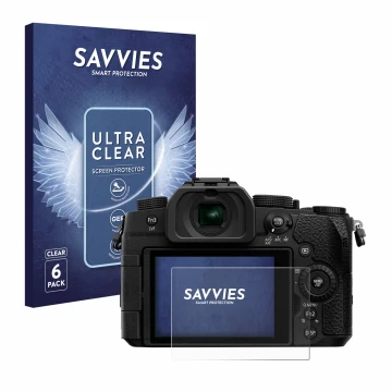 Face avant d’un emballage produit avec le logo de la marque Savvies. À côté, l’appareil Panasonic Lumix DC-G91 est représenté 