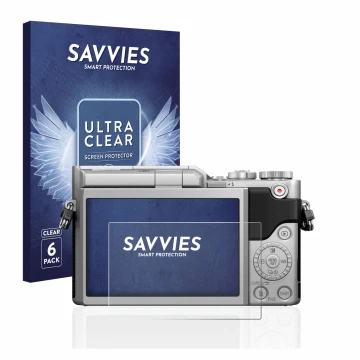 Face avant d’un emballage produit avec le logo de la marque Savvies. À côté, l’appareil Panasonic Lumix DC-GX880 est représent