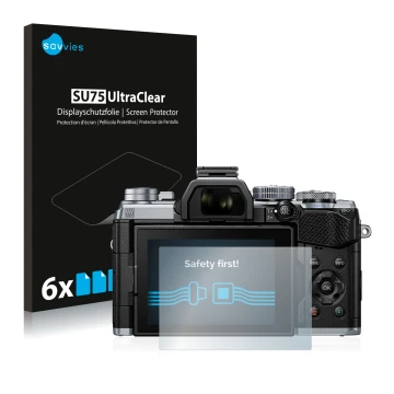 Face avant d’un emballage produit avec le logo de la marque Savvies. À côté, l’appareil Olympus OM-D E-M5 Mark III est représe