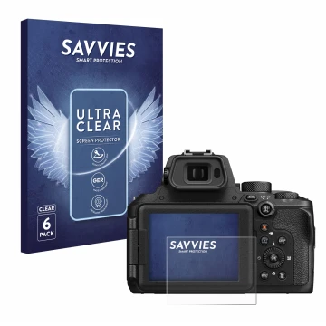 Face avant d’un emballage produit avec le logo de la marque Savvies. À côté, l’appareil Nikon Coolpix P950 est représenté avec