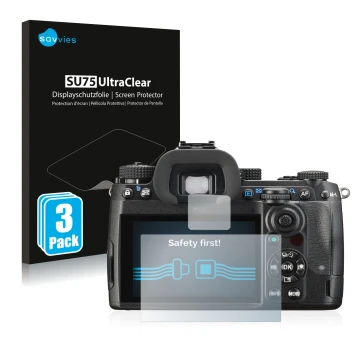 Face avant d’un emballage produit avec le logo de la marque Savvies. À côté, l’appareil Pentax K-3 Mark III est représenté ave