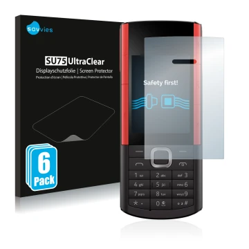 Face avant d’un emballage produit avec le logo de la marque Savvies. À côté, l’appareil Nokia 5710 XA est représenté avec la p