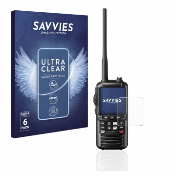 Face avant d’un emballage produit avec le logo de la marque Savvies. À côté, l’appareil Standard Horizon HX890 est représenté 