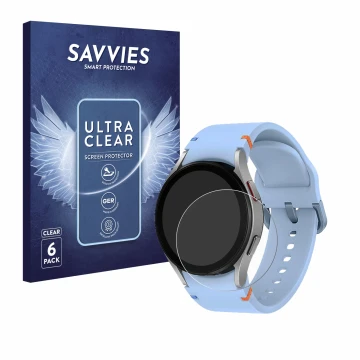 Face avant d’un emballage produit avec le logo de la marque Savvies. À côté, l’appareil Samsung Galaxy Watch FE est représenté