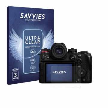 Face avant d’un emballage produit avec le logo de la marque Savvies. À côté, l’appareil Panasonic Lumix DC-S1II est représenté