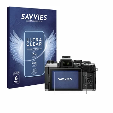 Face avant d’un emballage produit avec le logo de la marque Savvies. À côté, l’appareil Olympus OM System OM-5 Mark II est rep