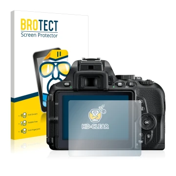 Face avant d’un emballage produit avec le logo de la marque BROTECT. À côté, l’appareil Nikon D5600 est représenté avec la pro